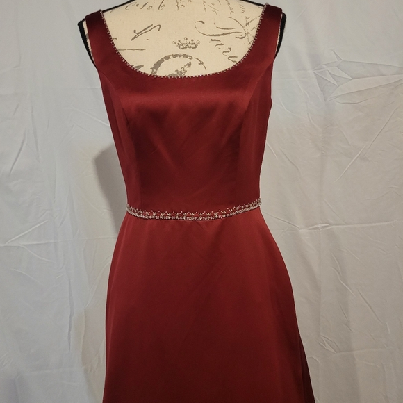 NWT- Elegant Burgundy Evening Gown - Picture 2 of 8